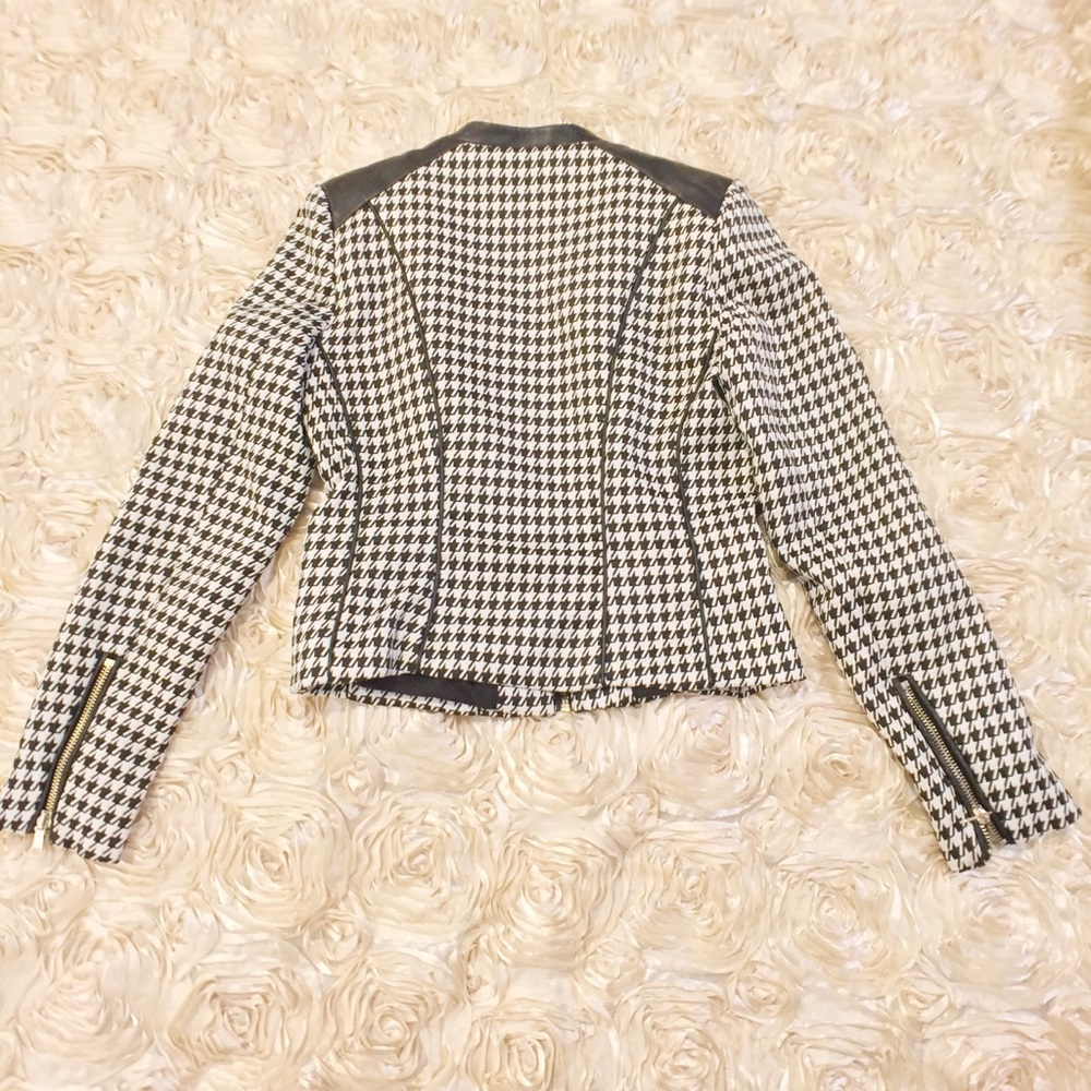 ‼️SOLD ON OFFERUP‼️ H&M Houndstooth Blazer - Picture 4 of 6